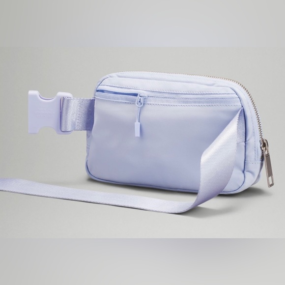 NWT Lululemon Everywhere Belt Bag Pastel Blue - Picture 3 of 10